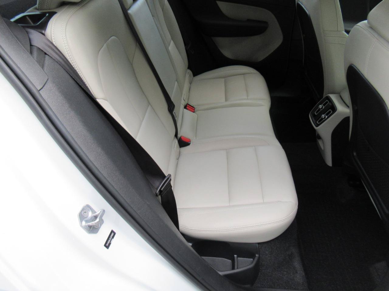 Used 2019 Volvo XC40 T5 Momentum AWD/4WD image 18