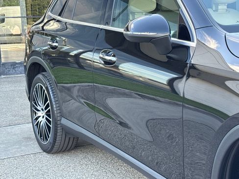 Used 2024 Mercedes-Benz GLC 300 image 9