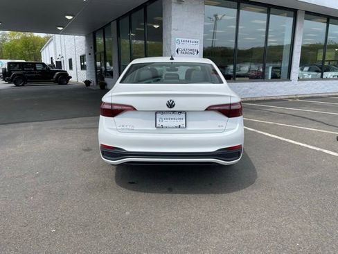 Used 2023 Volkswagen Jetta SE w/ Panoramic Sunroof Package FWD image 7