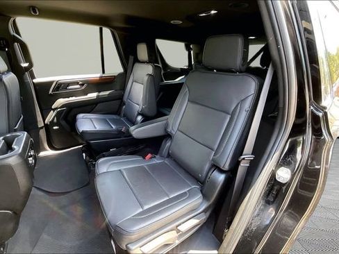 Used 2025 GMC Yukon Denali AWD/4WD image 16
