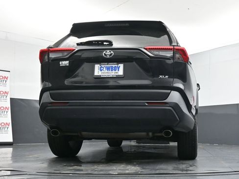 Used 2021 Toyota RAV4 XLE Premium image 37