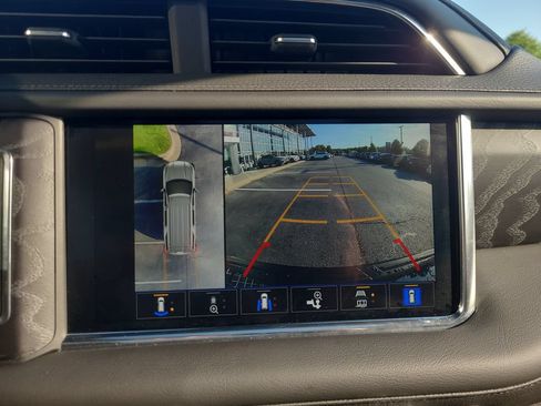 Used 2023 GMC Yukon Denali RWD image 32
