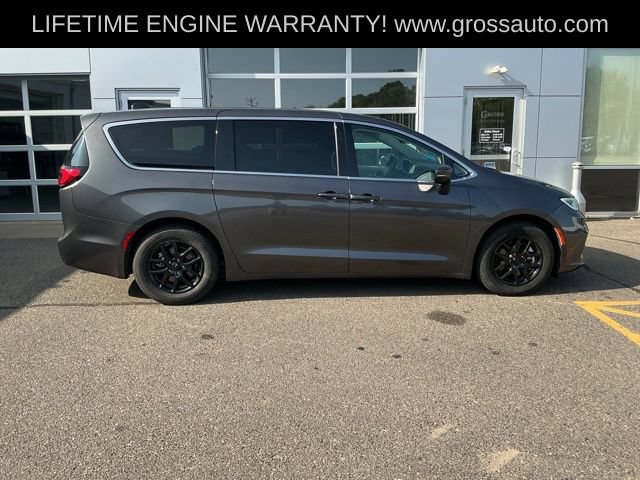 Used 2023 Chrysler Pacifica Touring-L FWD image 8