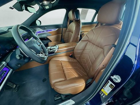 Used 2023 BMW 760i xDrive w/ Luxury Rear Seating Package AWD/4WD image 29