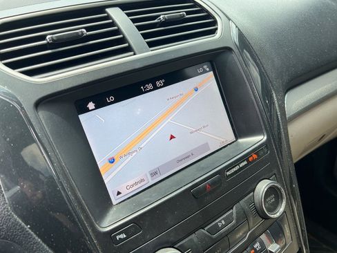 Used 2019 Ford Explorer XLT w/ Equipment Group 202A FWD image 5