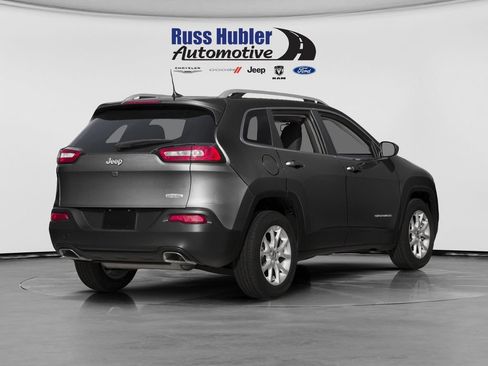 Used 2016 Jeep Cherokee Latitude AWD/4WD image 2