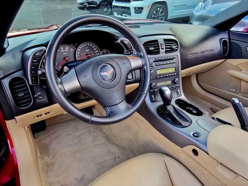 Used 2006 Chevrolet Corvette Convertible w/ Preferred Equipment Group image 14