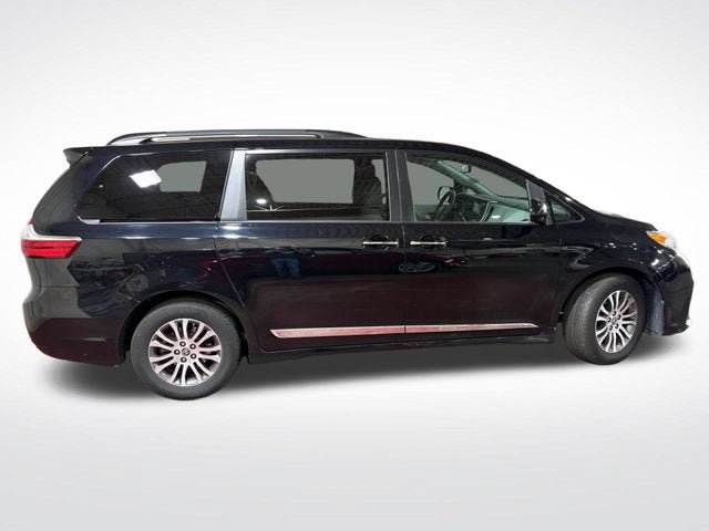 Certified 2020 Toyota Sienna XLE FWD image 3