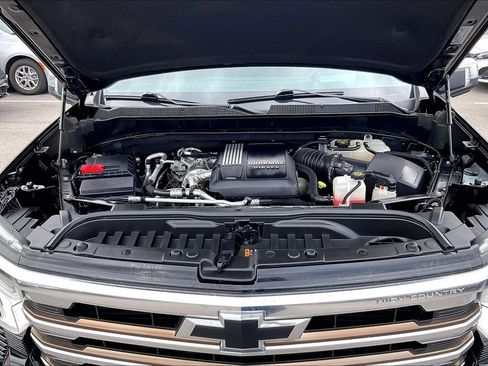 Used 2022 Chevrolet Silverado 1500 High Country w/ Technology Package image 13