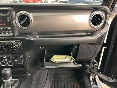 Used 2020 Jeep Gladiator Overland image 25