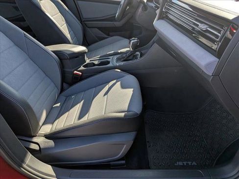 Used 2025 Volkswagen Jetta SE image 21
