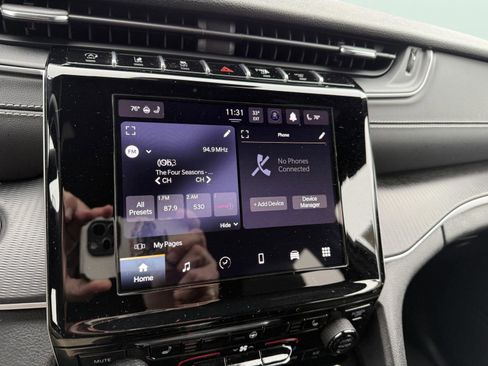 Used 2024 Jeep Grand Cherokee L Laredo image 24