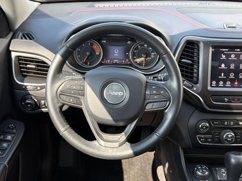 Used 2019 Jeep Cherokee Trailhawk w/ Comfort/Convenience Group AWD/4WD image 25