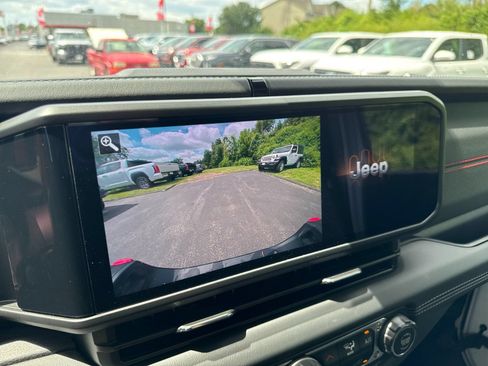 Used 2026 Jeep Gladiator Rubicon AWD/4WD image 15