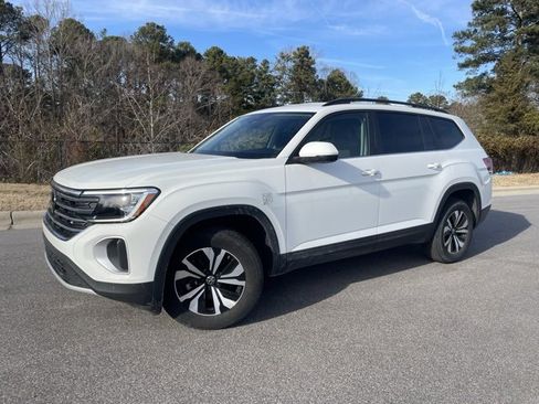 Used 2024 Volkswagen Atlas SE image 1