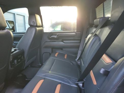 Used 2025 GMC Sierra 2500 AT4 w/ AT4 Premium Plus Package AWD/4WD image 11