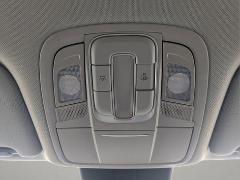 Used 2020 Hyundai Santa Fe SE FWD image 19
