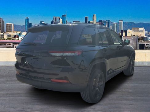 New 2025 Jeep Grand Cherokee Altitude image 4