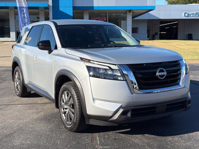 Used 2025 Nissan Pathfinder S FWD image 17