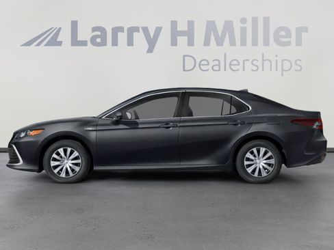 Used 2024 Toyota Camry XLE image 3