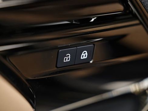 New 2026 Land Rover Range Rover Sport SE AWD/4WD image 32