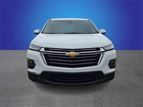 Used 2023 Chevrolet Traverse LT image 2