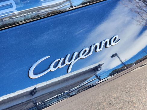 Used 2023 Porsche Cayenne Platinum Edition image 11