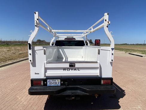 Used 2022 GMC Sierra 2500 Pro w/ Convenience Package image 6