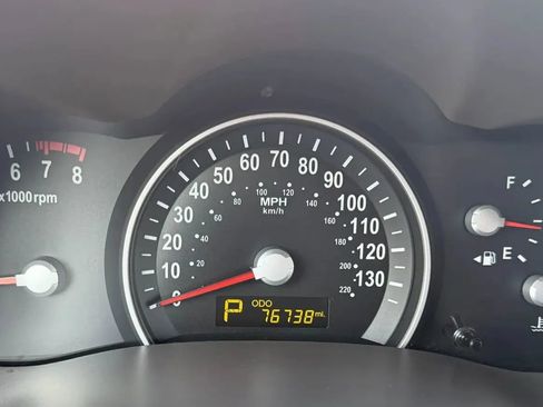 Used 2012 Kia Sedona LX image 18