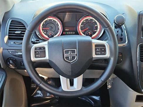 Used 2013 Dodge Grand Caravan SE image 21