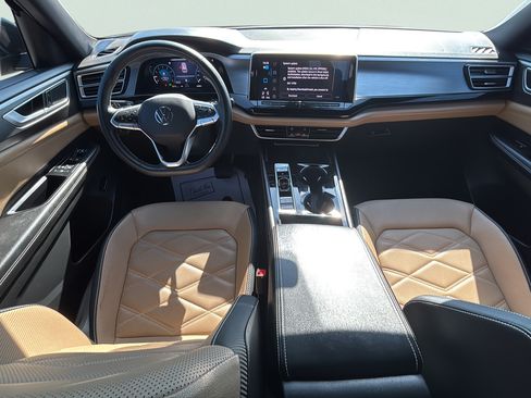 Used 2024 Volkswagen Atlas Cross Sport SE w/ Panoramic Sunroof Package FWD image 16