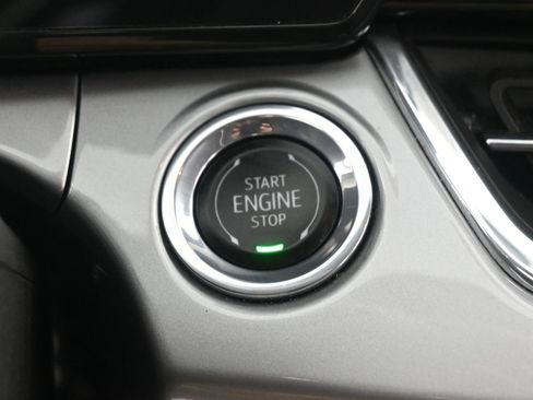 Used 2024 Chevrolet Trax LT FWD image 25