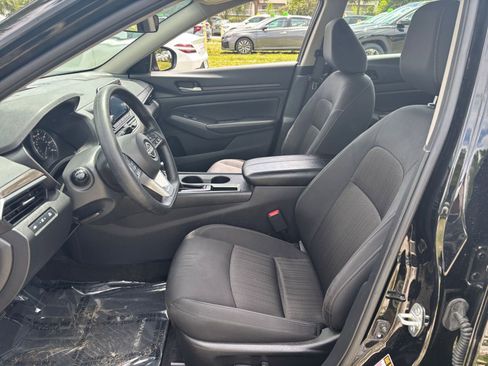 Used 2025 Nissan Altima 2.5 SV FWD image 29