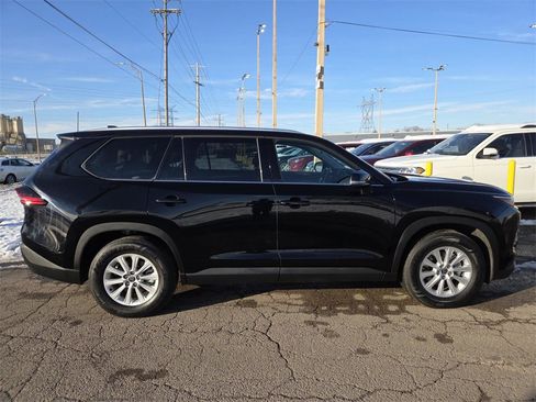 Used 2025 Toyota Grand Highlander FWD image 16