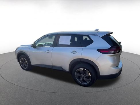 Used 2025 Nissan Rogue SV image 10