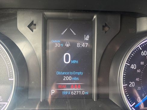 Used 2021 Toyota Venza XLE image 25