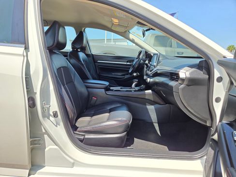 Used 2024 Nissan Altima 2.5 SR FWD image 19