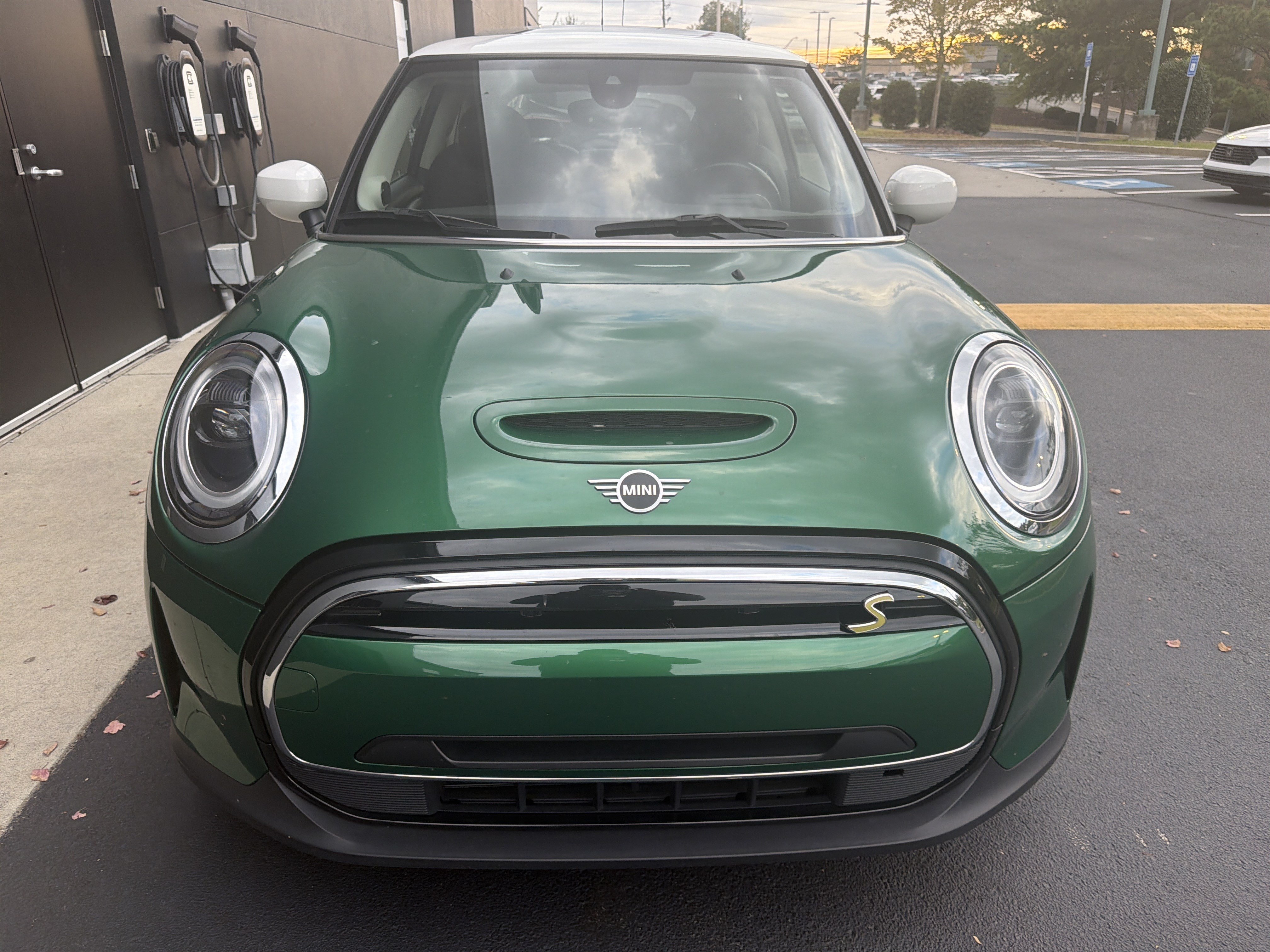 Used 2024 MINI Cooper SE FWD image 3