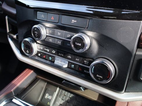 Used 2024 Ford Expedition Limited image 11