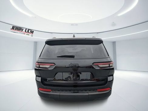 Used 2023 Jeep Grand Cherokee L Laredo AWD/4WD image 4
