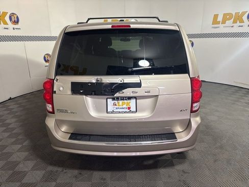 Used 2015 Dodge Grand Caravan SXT w/ UConnect Hands-Free Group image 4