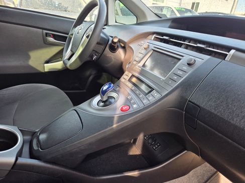 Used 2012 Toyota Prius Plug-In Hybrid image 17