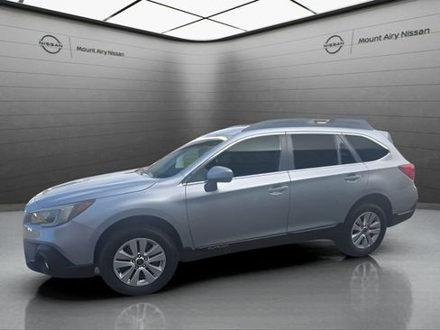Used 2018 Subaru Outback 2.5i Premium w/ Popular Package #1 AWD/4WD image 8