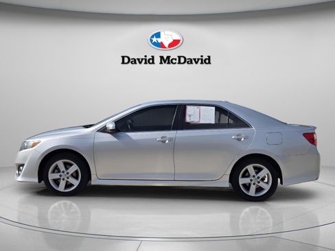 Used 2012 Toyota Camry SE FWD image 2