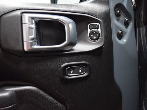 Used 2024 Jeep Wrangler Rubicon w/ Safety Group image 32