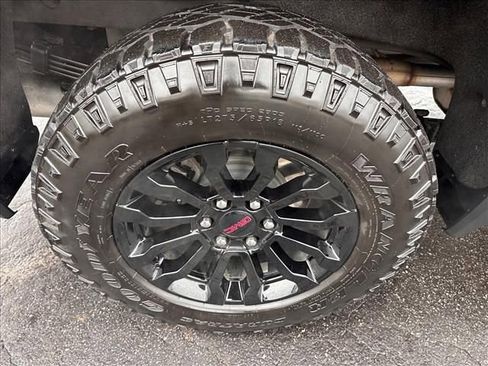 Certified 2023 GMC Sierra 1500 AT4X image 32