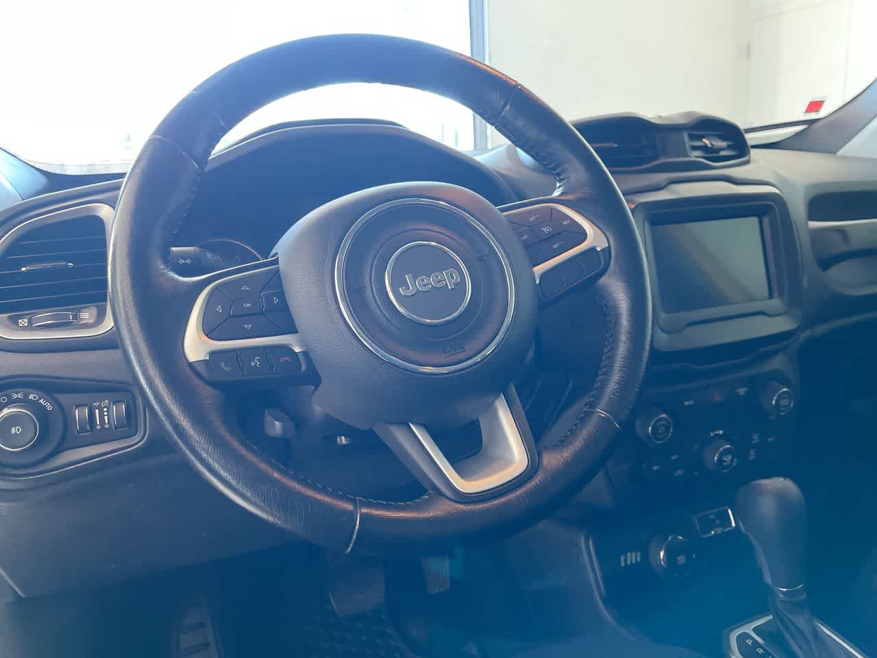 Used 2018 Jeep Renegade Latitude w/ Cold Weather Group AWD/4WD image 14