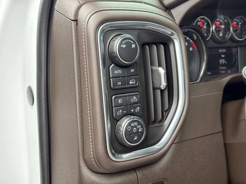 Used 2019 Chevrolet Silverado 1500 LTZ w/ LTZ Premium Package AWD/4WD image 23