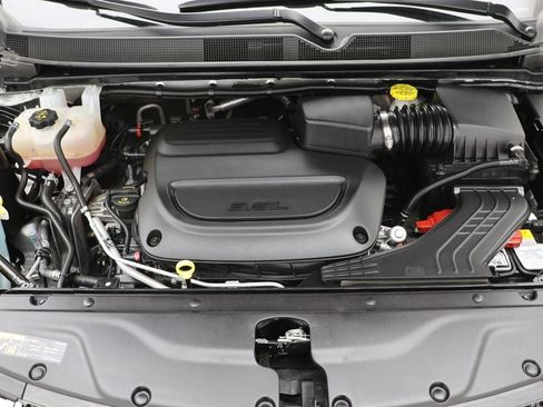 Used 2024 Chrysler Pacifica Limited FWD image 30