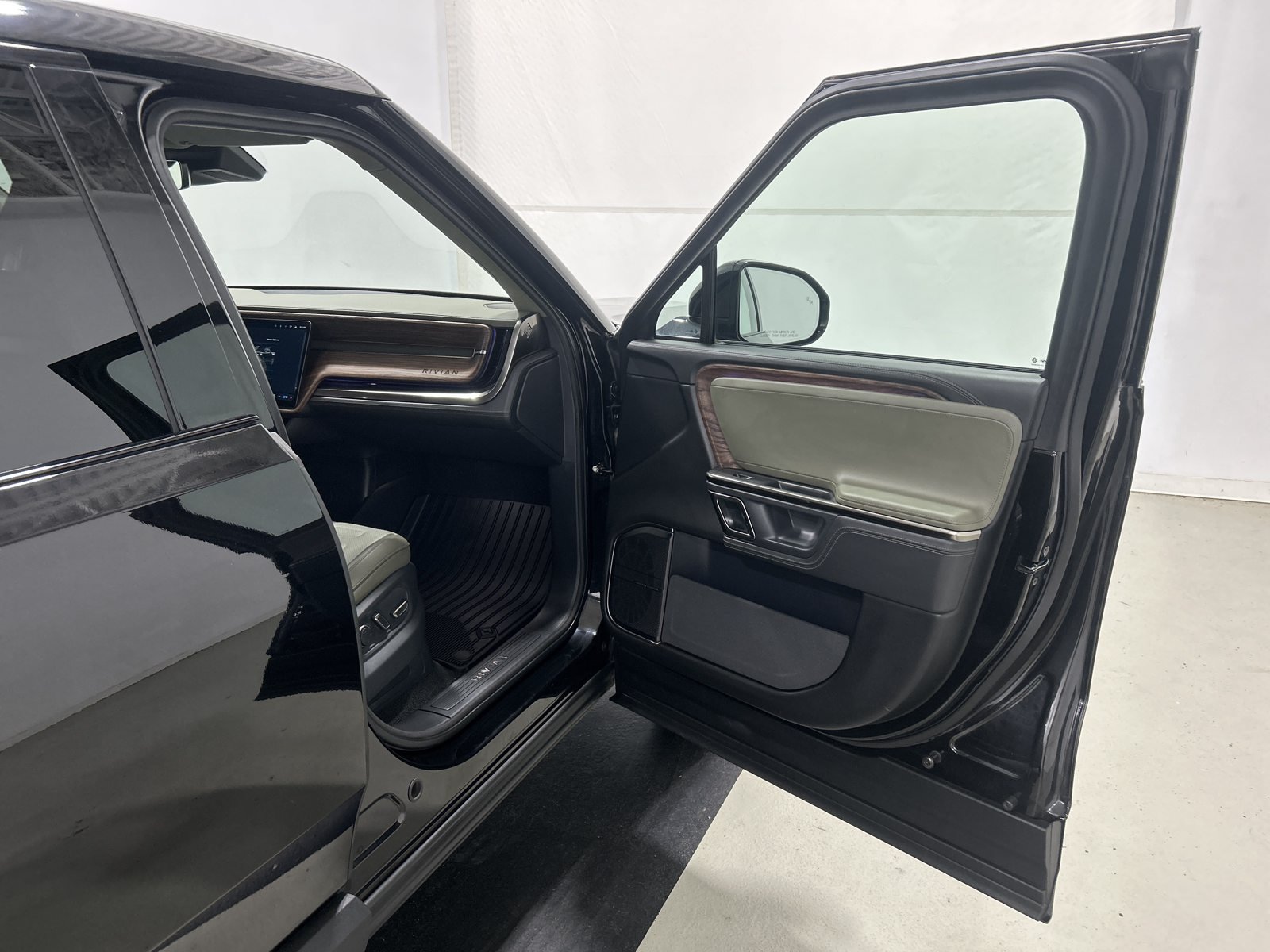 Used 2022 Rivian R1T Adventure AWD/4WD image 18